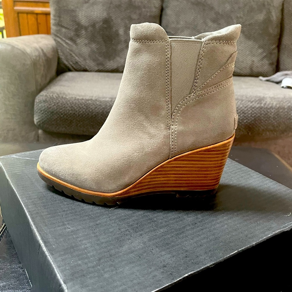 Sorel After Hours Chelsea boots